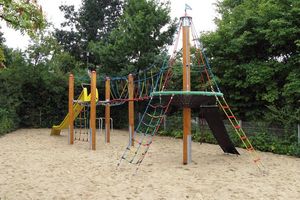 Orlí hnízdo „Lotteschule“ sloupy kompletně z douglasky