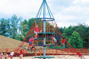 Pyramida z lanové sítě Dino 1